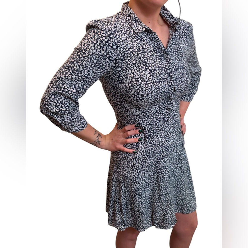 Blue & White Floral Mini Dress Long Sleeve Button Down Size 6 Prairie, Cottage